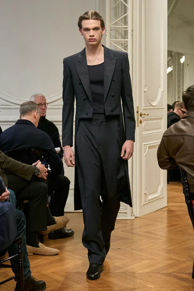 Look 24